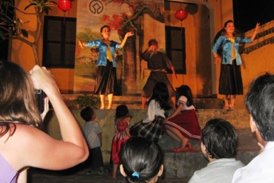 Vì sao phố cổ Hội An bắt khách du lịch mua vé tham quan?